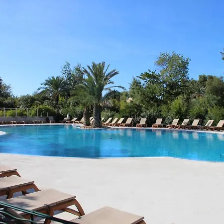 T2 Climatise Avec Terrasse Et Piscine, Proche Plages Et Commerces - Fr-1-768-5 Appartement