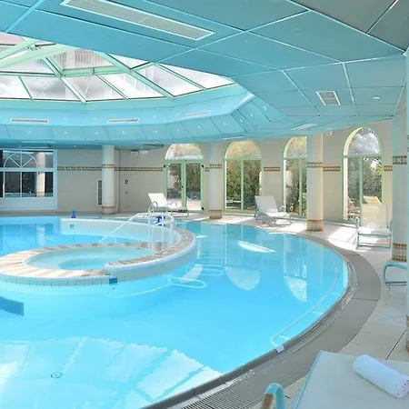T2 Climatise Avec Terrasse Et Piscine, Proche Plages Et Commerces - Fr-1-768-5 Appartement *